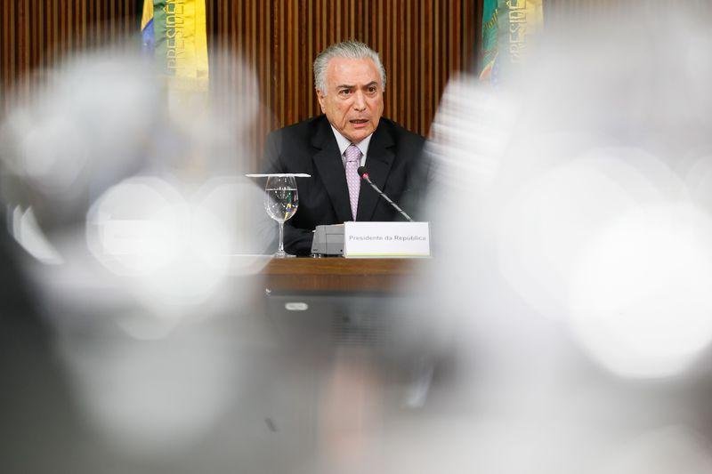 PT e movimentos sociais entregam pedido de impeachment de Temer