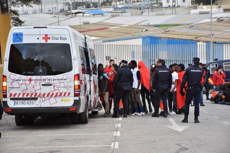 Quatrocentos migrantes for&ccedil;am cerca em fronteira entre Marrocos e Espanha