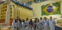Equipe que desenvolveu o satélite brasileiro