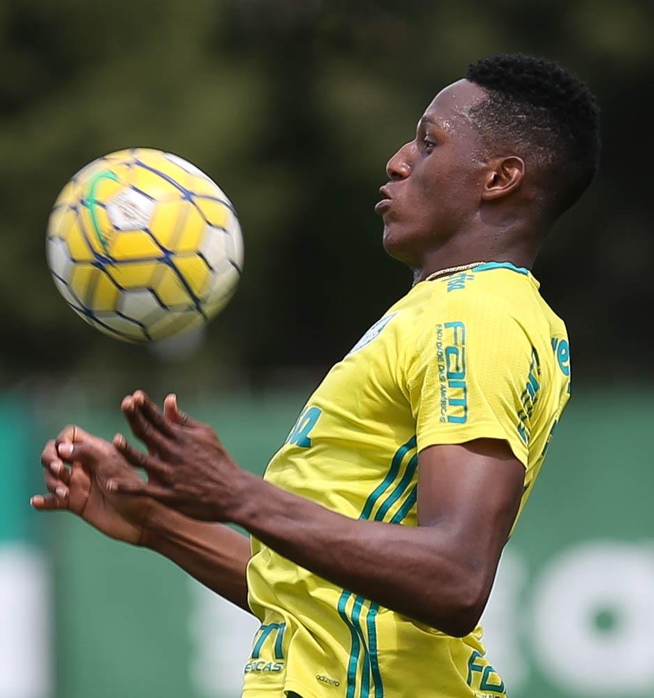 Zagueiro Mina deve ser titular em Salvador