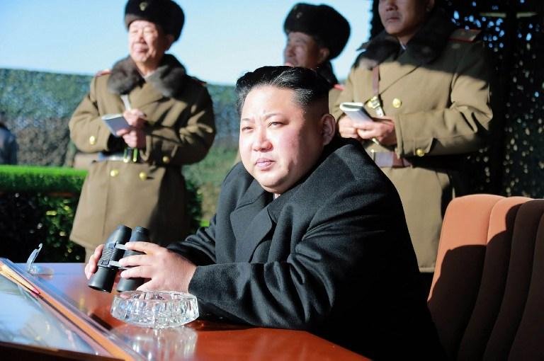 Kim Jong-Un observou a&ccedil;&atilde;o atrav&eacute;s de um bin&oacute;culos