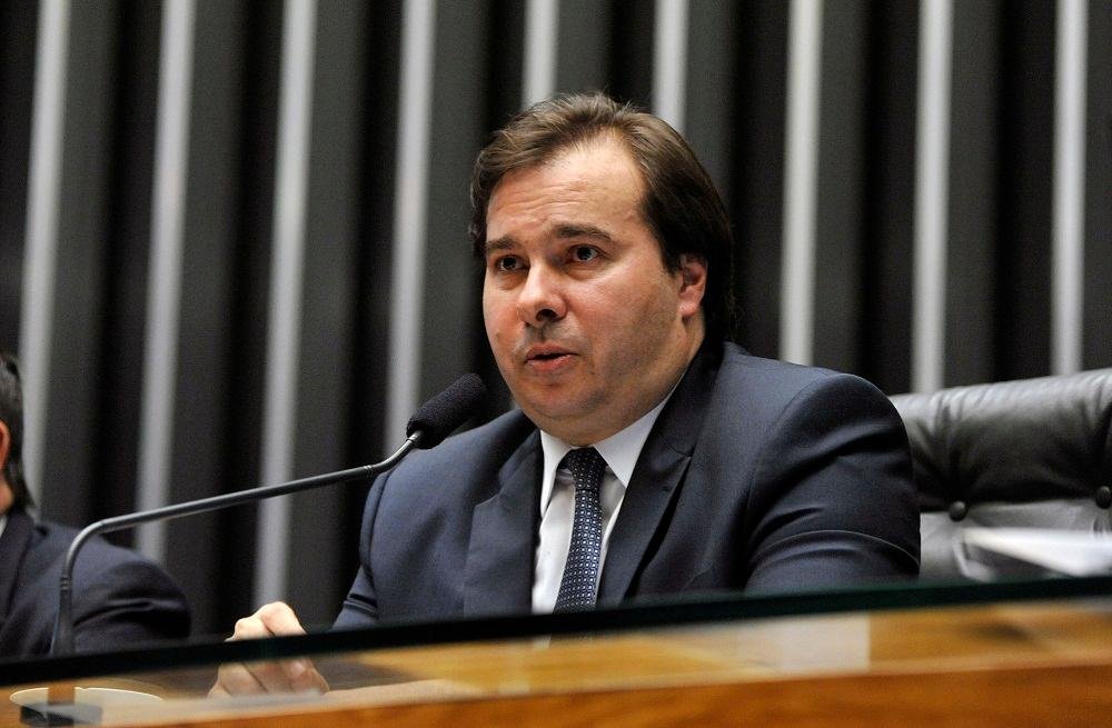 Rodrigo Maia pediu que o plen&aacute;rio do STF decida sobre andamento de impeachment do Temer 