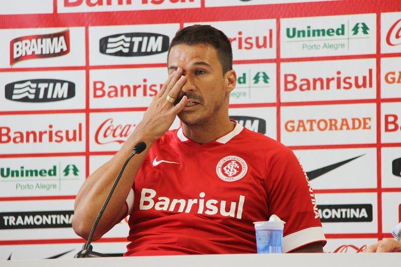 Ex-zagueiro afirmou que grupo tinha qualidade e vontade, mas pode ter sucumbido &agrave; fase complicada