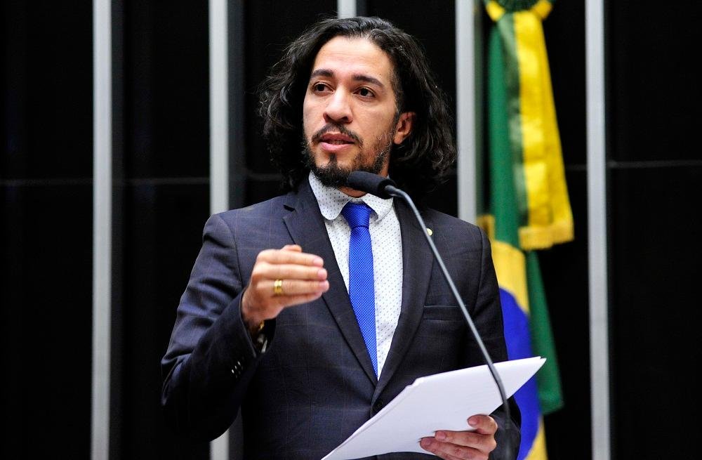 Relator pede suspens&atilde;o de mandato de Jean Wyllys por 120 dias
