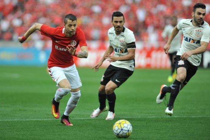 Nico L&oacute;pez est&aacute; nos planos do Santos para 2017