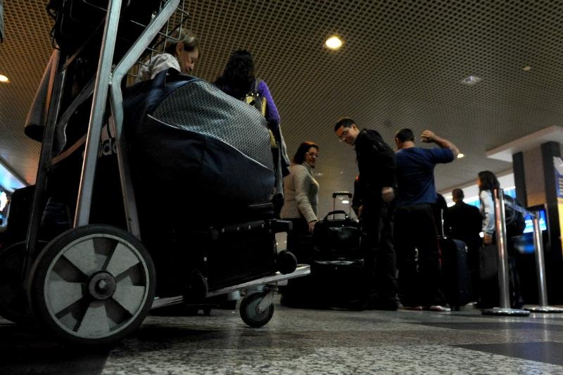 Empresas a&eacute;reas podem cobrar dos passageiros pelas bagagens despachadas nos voos nacionais e internacionais
