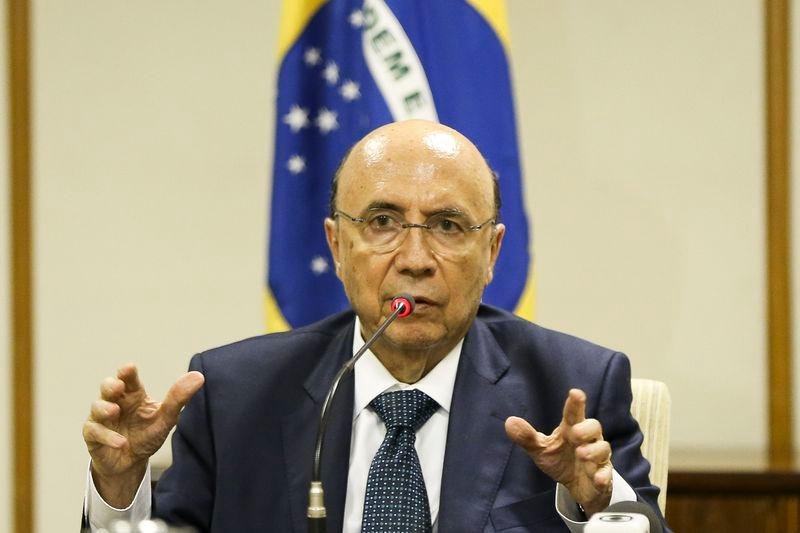 Governo estuda liberar FGTS para pagar d&iacute;vidas, afirma Meirelles
