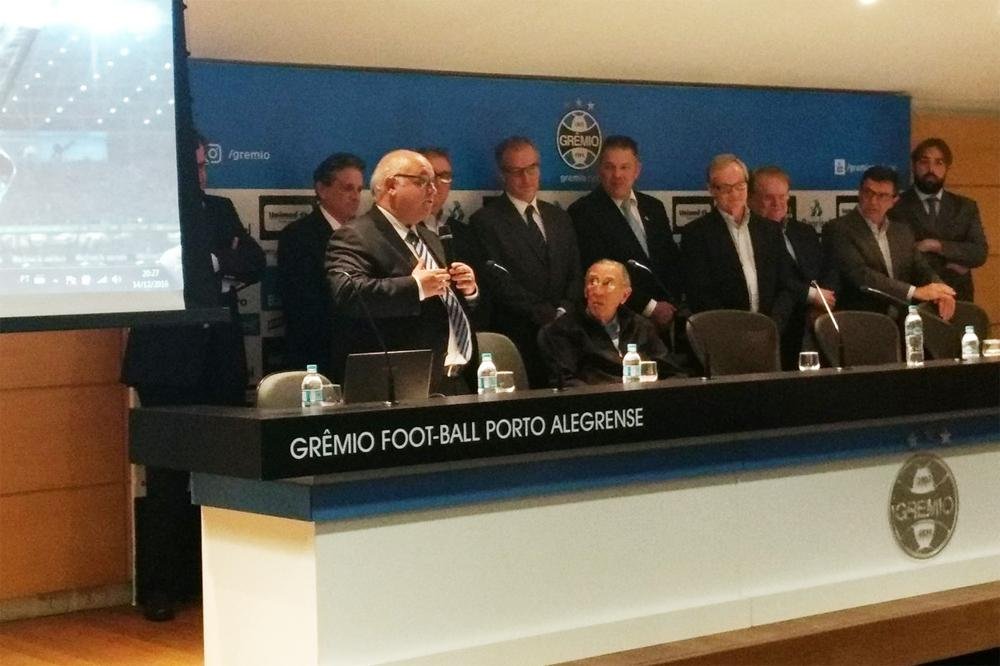 Presidente tomou posse com otimismo sobre renova&ccedil;&atilde;o de Renato e refor&ccedil;o do elenco para 2017
