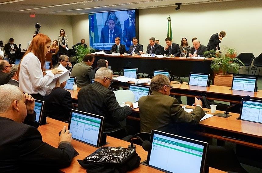 Texto segue para vota&ccedil;&atilde;o no Plen&aacute;rio e ainda pode sofrer altera&ccedil;&otilde;es