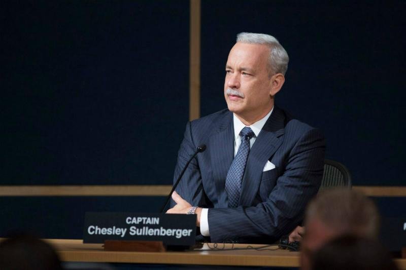 Tom Hanks interpreta "Sully", piloto que tornou-se famoso ap&oacute;s realizar pouso for&ccedil;ado