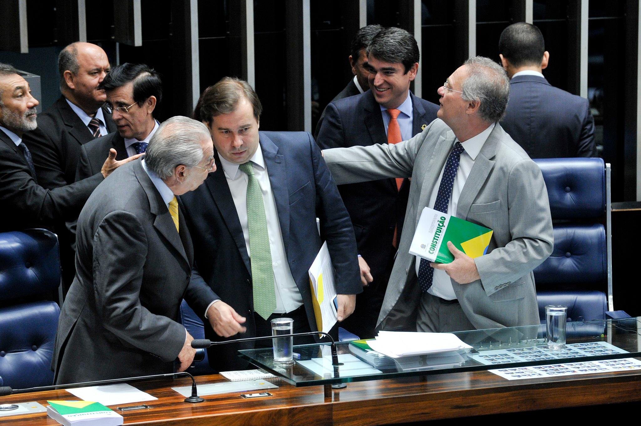 Rodrigo Maia e Renan Calheiros v&atilde;o recorrer da decis&atilde;o do ministro do STF