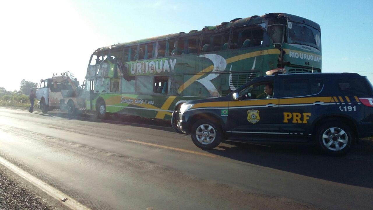 Tr&ecirc;s pessoas morrem em acidente com &ocirc;nibus argentino em S&atilde;o Luiz Gonzaga 