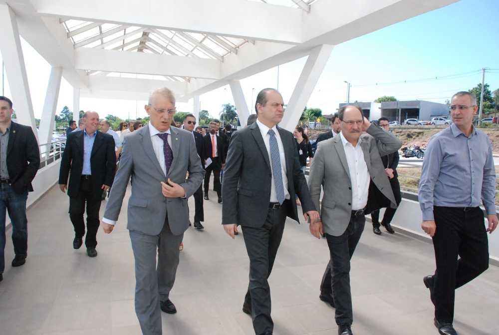 Comitiva estimou que abertura do hospital deve ocorrer no primeiro semestre de 2017