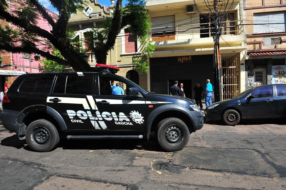 Tentativa de assalto em restaurante na Cidade Baixa deixa dois feridos 