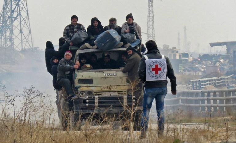 &Ocirc;nibus entram em Aleppo para reiniciar retirada do &uacute;ltimo reduto rebelde