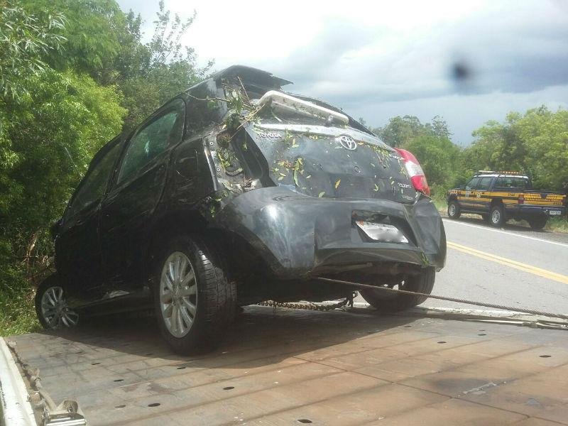 Motorista perdeu controle de Toyota Etios, que saiu da pista no km 551 da BR 290 