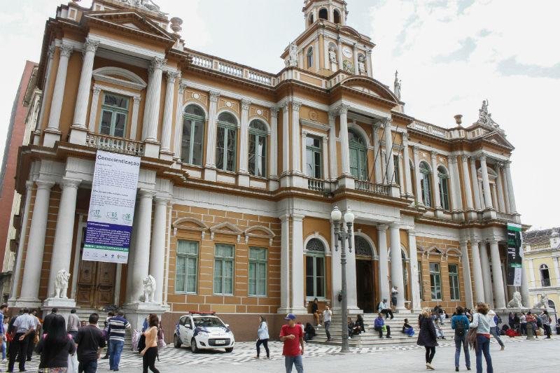 Prefeitura de Porto Alegre confirma pagamento de 13&ordm; para esta ter&ccedil;a-feira 