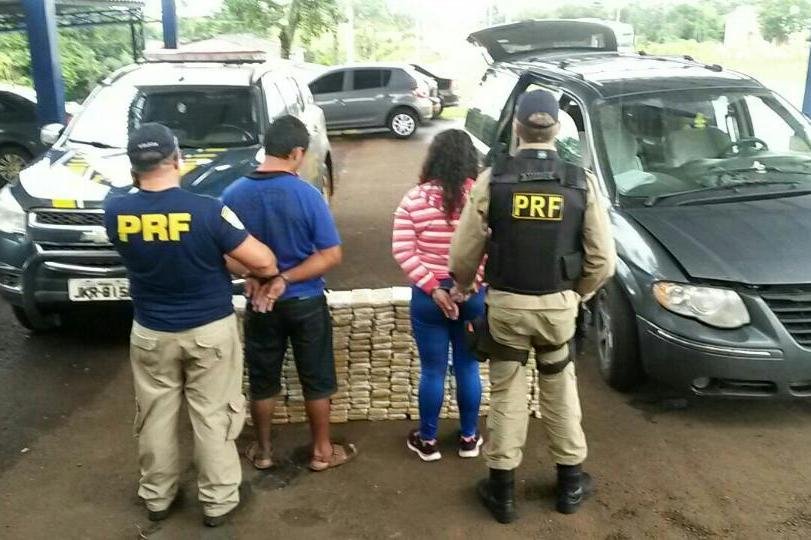 Droga estava acondicionada em fundo falso de carro com placas falsas