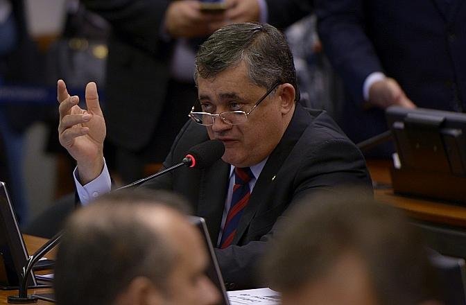 Jos&eacute; Guimar&atilde;es &eacute; acusado de corrup&ccedil;&atilde;o e desvio de dinheiro