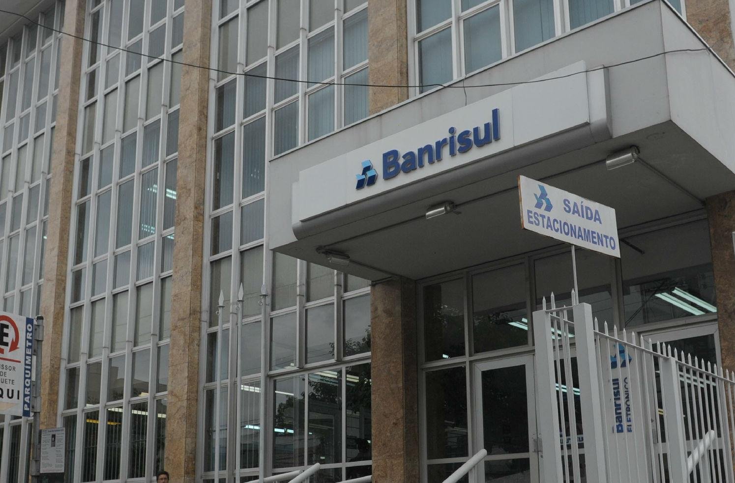 Servidores que anteciparam 13&ordm; devem procurar ag&ecirc;ncias do Banrisul