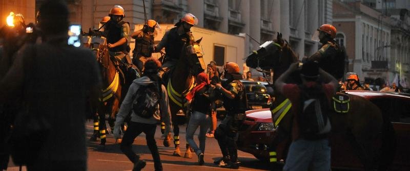 BM e manifestantes tiveram novo confronto em frente &agrave; AL