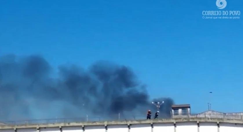 Em Bag&eacute;, policiais militares ajudam a conter rebeli&atilde;o e inc&ecirc;ndio
