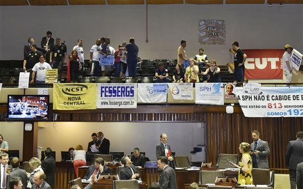 Proposta do pacote de austeridade do governador Sartori teve 30 votos favor&aacute;veis e 23 contr&aacute;rios
