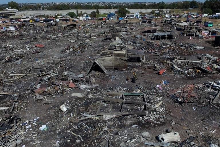 Especialistas trabalham nos escombros onde ainda existe quatro desaparecidos