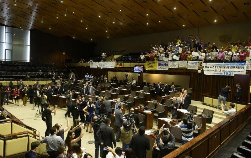 Confira como foi vota&ccedil;&atilde;o que extinguiu Corag e Di&aacute;rio Oficial Impresso 