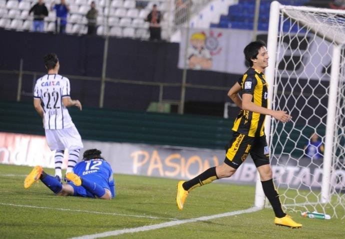 Zebra corintiana e campe&atilde;o venezuelano entram no caminho do Gr&ecirc;mio na Libertadores