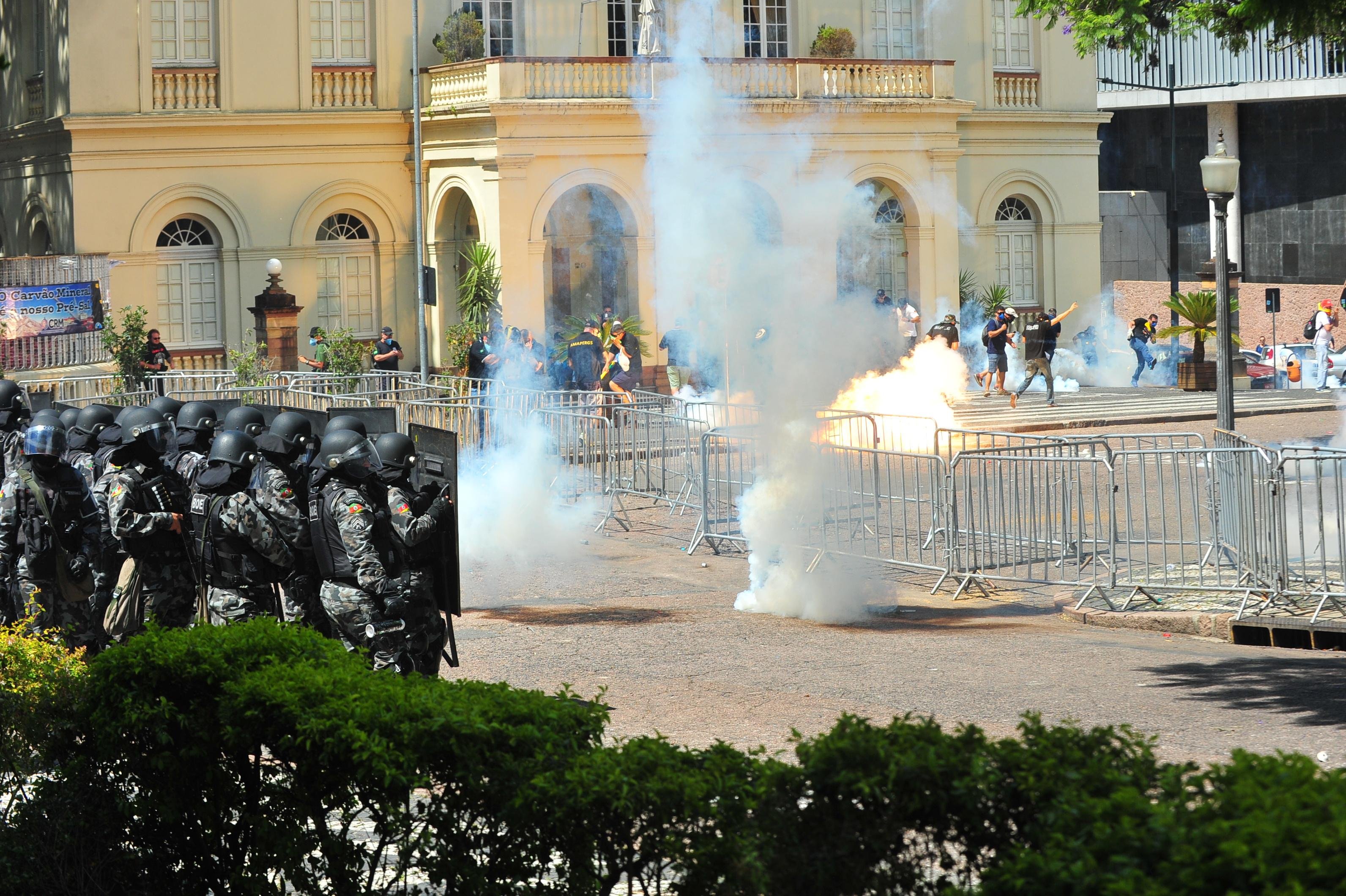 Policiais e manifestantes entraram em confronto seis vezes nesta quinta