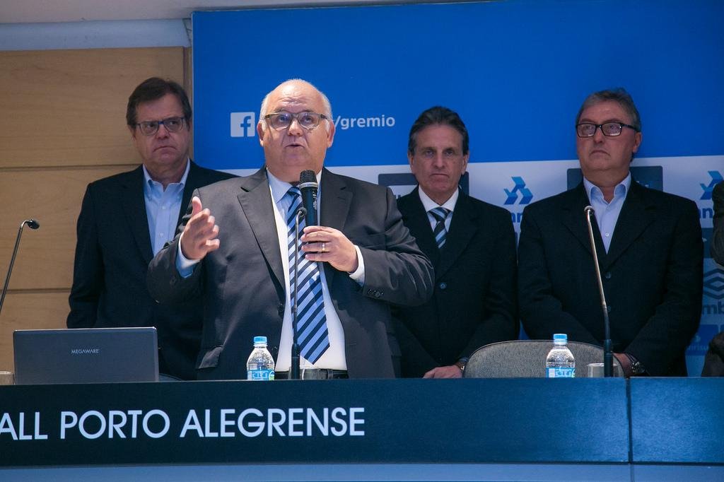 Prioridade do Gr&ecirc;mio s&atilde;o atacantes, afirma Bolzan 