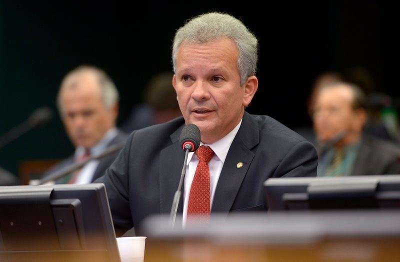 Andr&eacute; Figueiredo busca apoio com partidos de oposi&ccedil;&atilde;o e deve formalizar a candidatura em 17 de janeiro