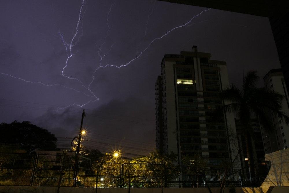 N&uacute;mero de v&iacute;timas com raios deve ficar abaixo dos 70 casos em 2016