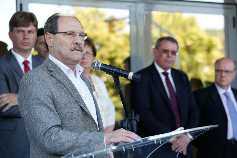 Redu&ccedil;&atilde;o da m&aacute;quina administrativa representa desafio para Sartori 