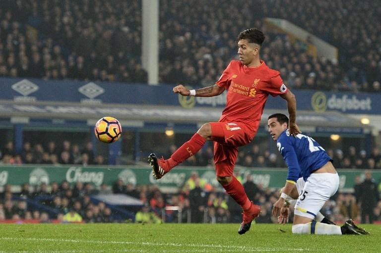 Firmino foi parado quando circulava em seu ve&iacute;culo pelo centro de Liverpool