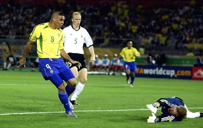 Ronaldo marcou dois gols contra a Alemanha na final da Copa do Mundo 2002