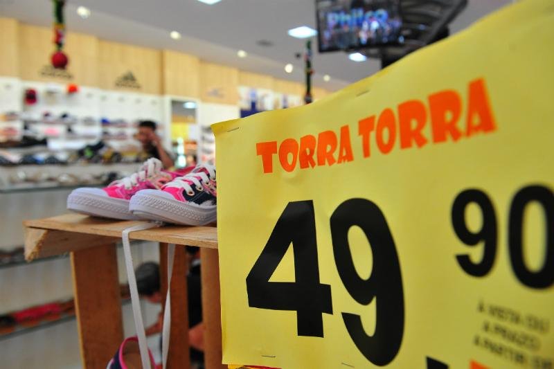 Com&eacute;rcio aposta em promo&ccedil;&otilde;es para alavancar vendas p&oacute;s-natal