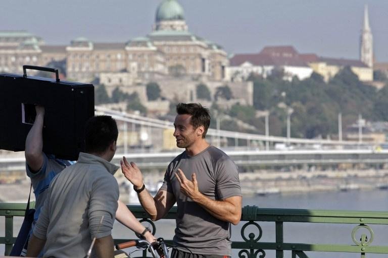 Ator Hugh Jackman filmando em Budapeste