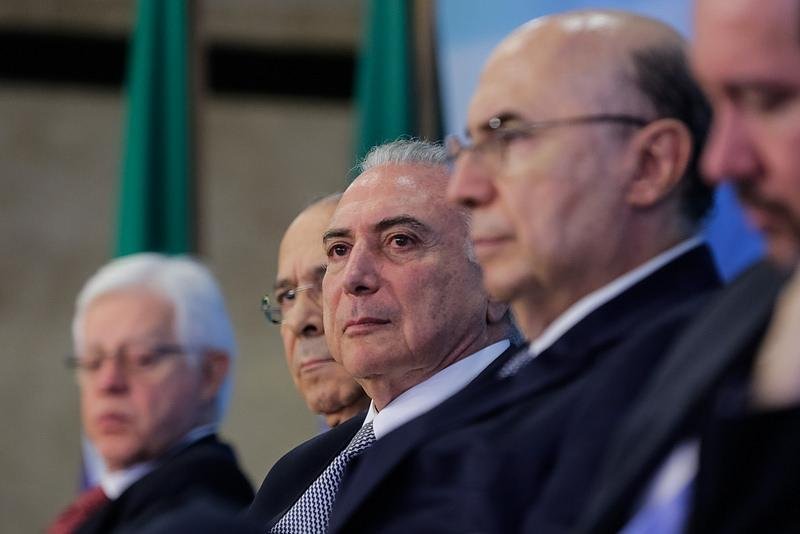 Governo cancelou licita&ccedil;&atilde;o para alimenta&ccedil;&atilde;o de Temer em avi&atilde;o presidencial