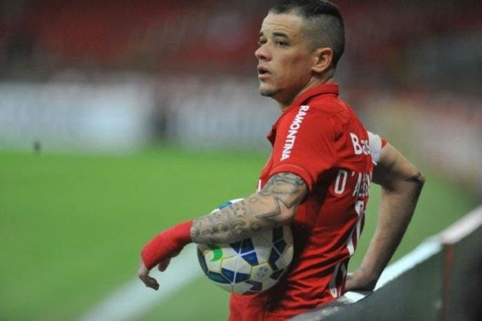 Representante do clube chileno viajou ao Brasil para tentar negocia&ccedil;&atilde;o, conforme jornal