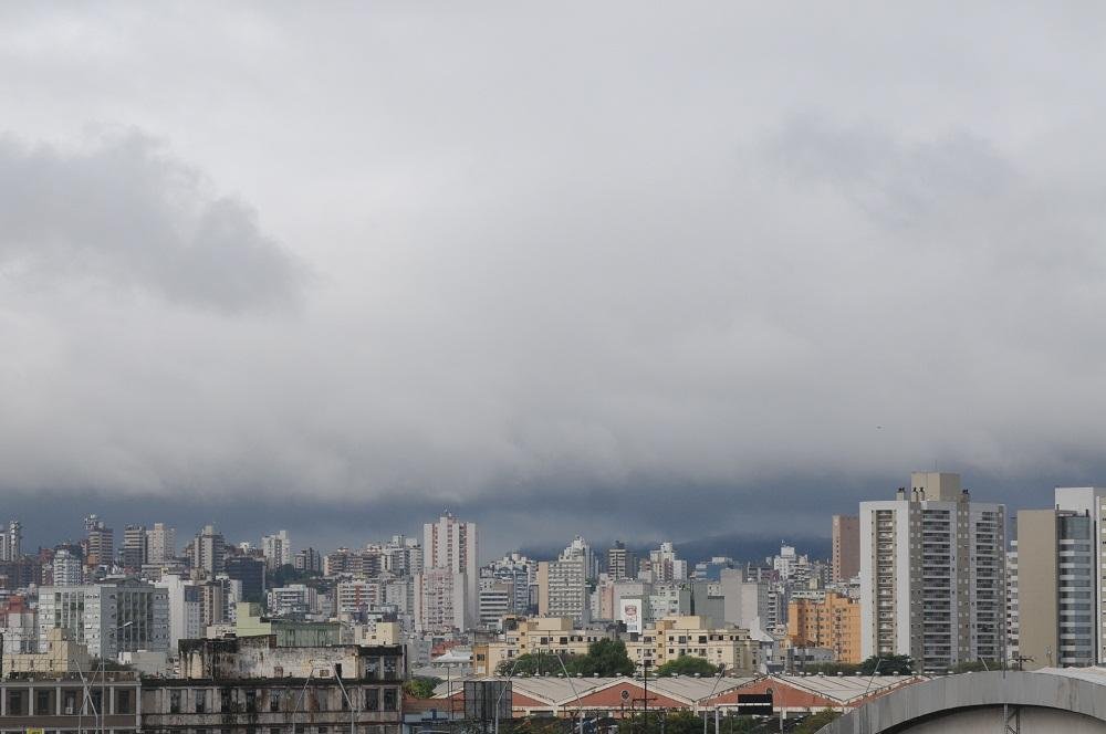 Instabilidade e tempo abafado persistem nesta quinta-feira no RS