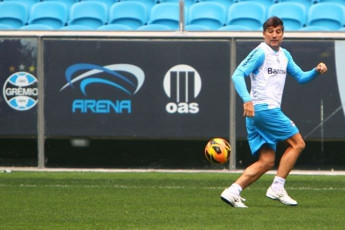 Renato quer dois refor&ccedil;os de peso para Libertadores