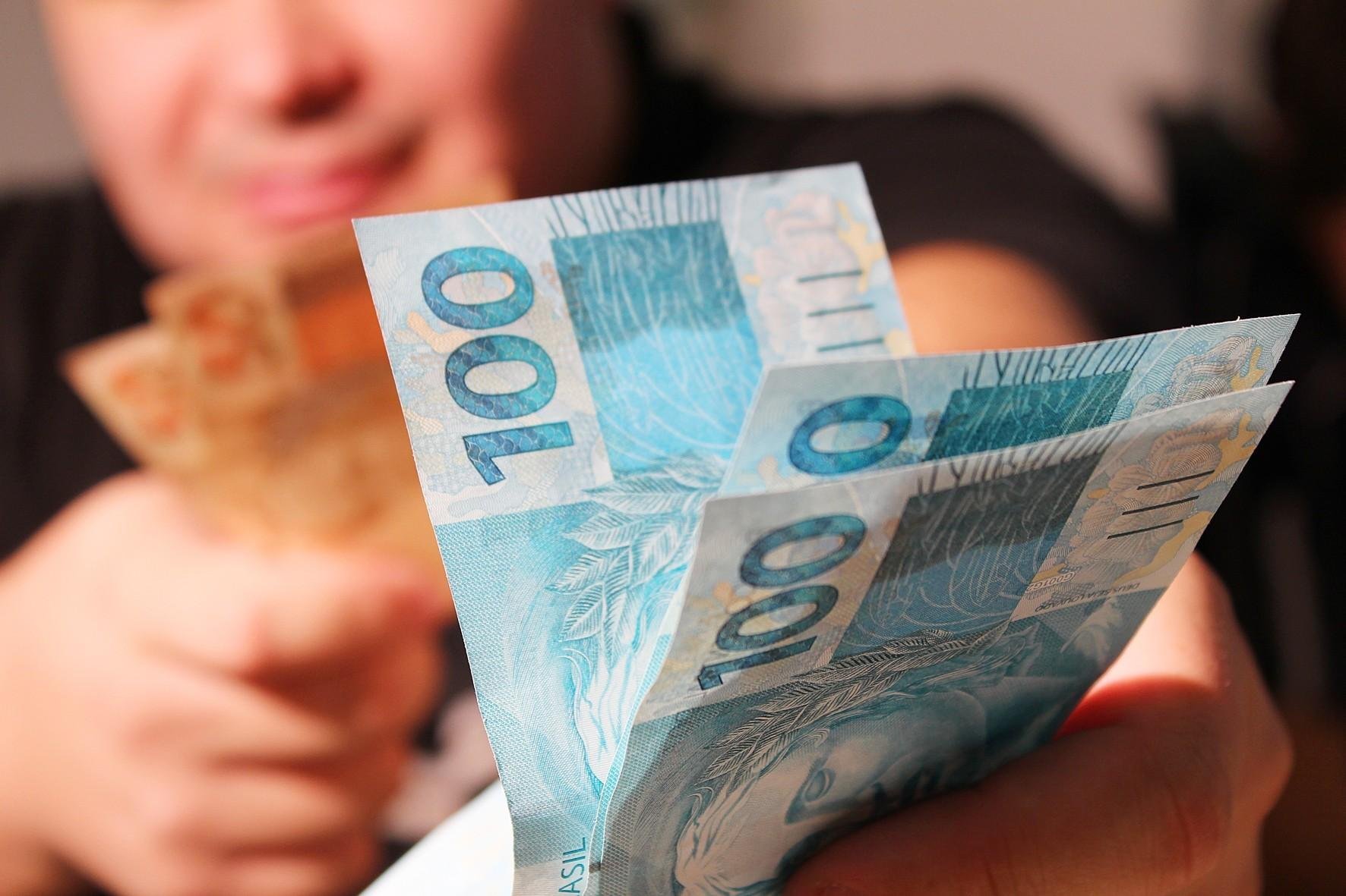 Piso projetado em R$ 945,80 devem ser um pouco menores por conta da infla&ccedil;&atilde;o