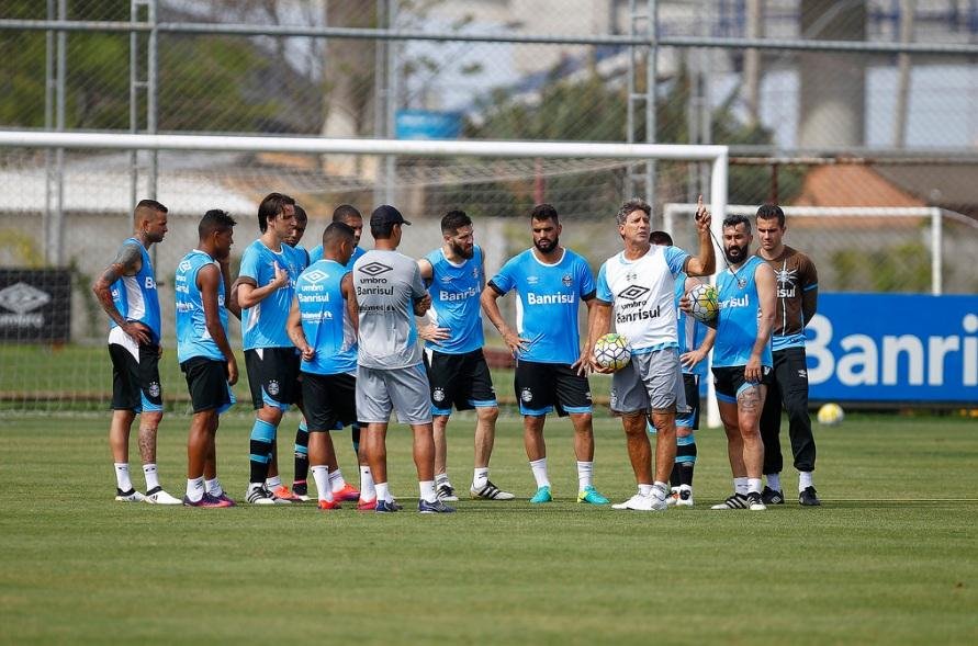 Gr&ecirc;mio mira mercado sul-americano para refor&ccedil;ar equipe em 2017 