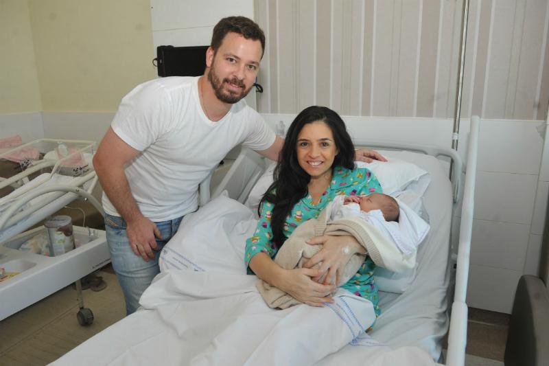 Primeiro beb&ecirc; a nascer em Porto Alegre em 2017 &eacute; uma menina