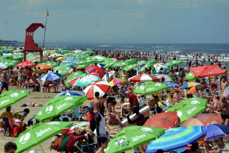 Porto Alegre ter&aacute; m&aacute;xima de 34&deg;C, em dia marcado por sol e chuva
