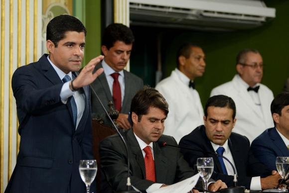 ACM Neto faz juramento em cerim&ocirc;nia de posse na C&acirc;mara Municipal