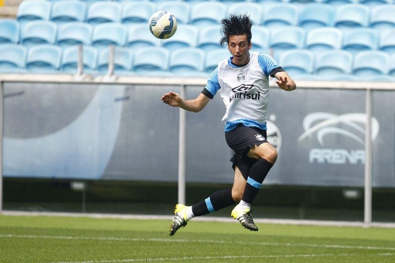 Gr&ecirc;mio aguarda empres&aacute;rios para definir situa&ccedil;&otilde;es de Geromel e Douglas 