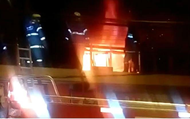 Bombeiros s&atilde;o acionados duas vezes para controlar inc&ecirc;ndio em Porto Alegre